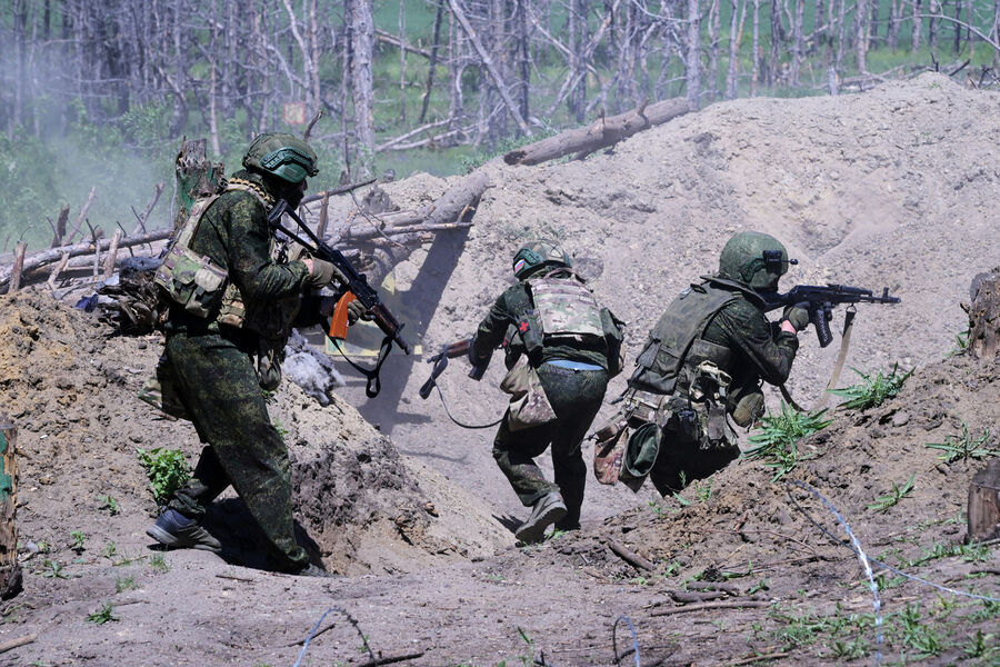 ВС РФ взяли под контроль Комсомольское в Запорожской области. Военная операция, день 1562-й